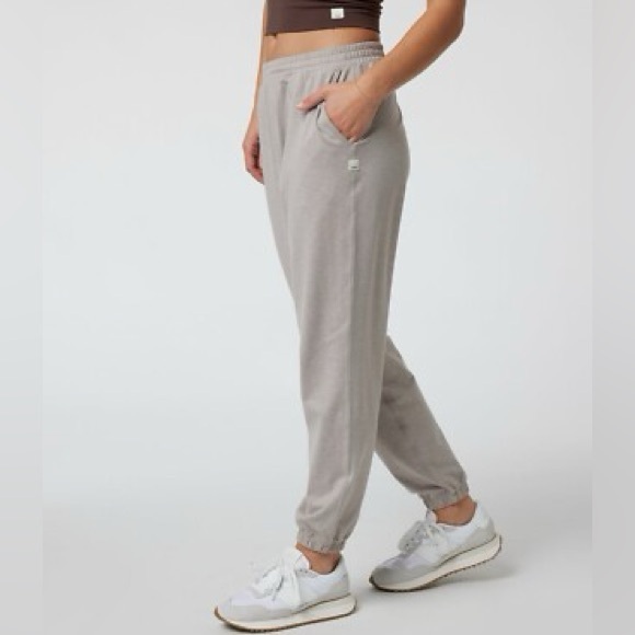 Vuori Boyfriend Joggers Women's DreamKnit Size Small Grey Purple